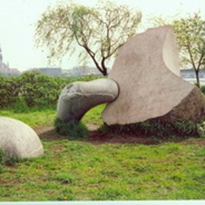 KURZEMES LEĢENDA. 1987. Granīts. 270/1200/300cm. Rīga