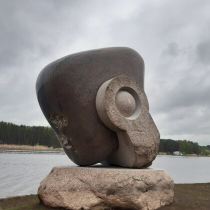 TRENZE. 2015. Granīts. 290/210/150cm Vakarbuļļi, Rīga