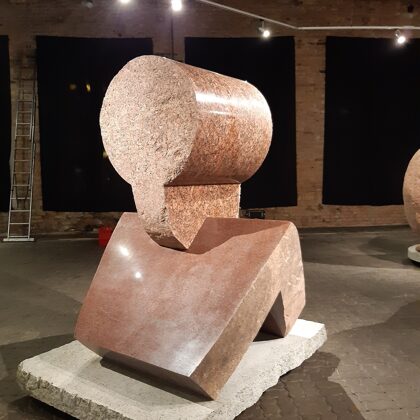 ASTRĀLS MOTĪVS II Granīts. 210/150/150cm 2022.