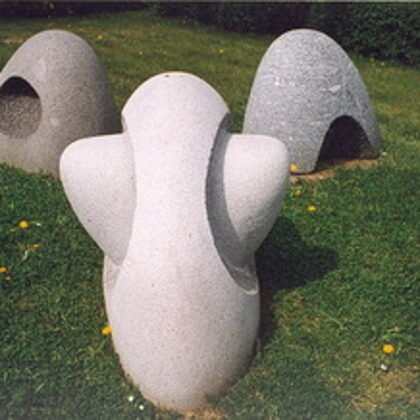 BUDĒĻI. 1987. Granīts. 90/300/300cm. Vakarbuļļi, Rīga
