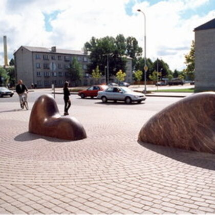 VIĻŅI. 1998. Granīts. 135/1000/250cm. Ventspils