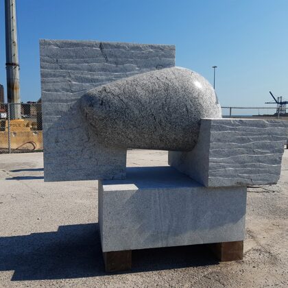 ATKLĀSME 2022. Granīts. 180/210/120cm. Sentdžona, Kanāda