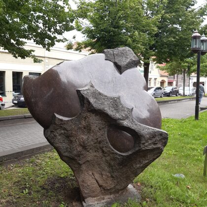 JŪRAS ZIEDS. 2004. Granīts. 150/130/110cm. Ventspils, Latvija