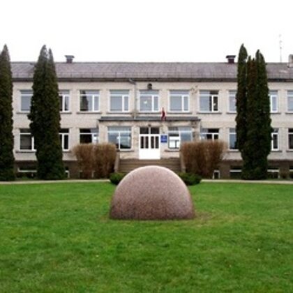 DEDICATION TO THE SUN. 1992. Granite. 130/220/120cm. Pāvilosta