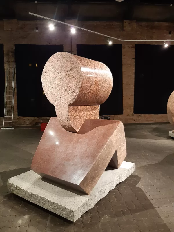 ASTRĀLS MOTĪVS II Granīts. 210/150/150cm 2022.