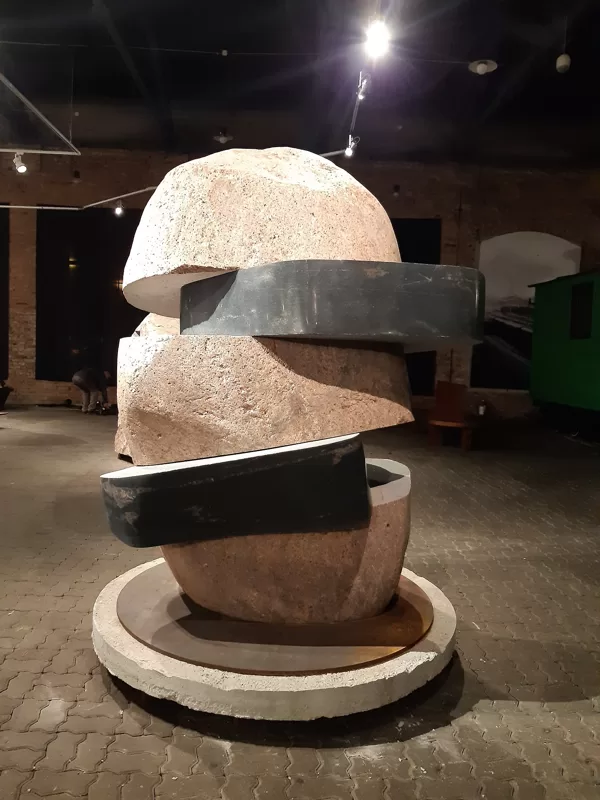 STRUKTŪRA VI Granīts. 220/160/115cm 2021.