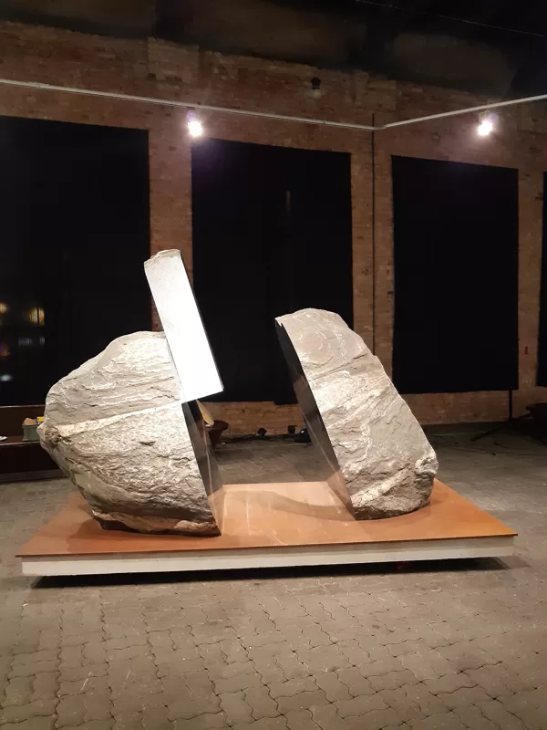 DIVAS DAĻAS.  Granīts. 200/290/125cm 2021.