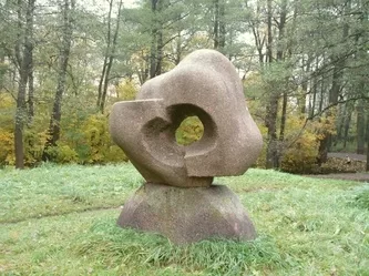 BREAKING CIRCLE. 1986. Granite 210/160/90cm. Riga