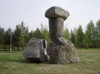 WEDGE STONE. 2006. Granite. 330/300/150cm. Šventoji, Lithuania