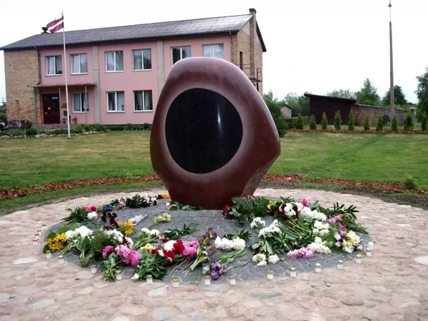 THE BLACK SUN. (To the Memory of Victims of the Soviet Occupation). 2011. Granite. 