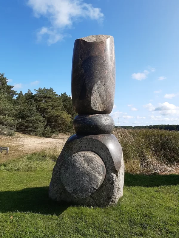 PILLAR. 2006. Granite. 450/200/180cm. Vakarbulli, Riga