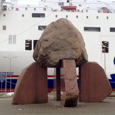 SEA STONE. 1998. Granite. 500/700/700cm. Ventspils harbour promenade